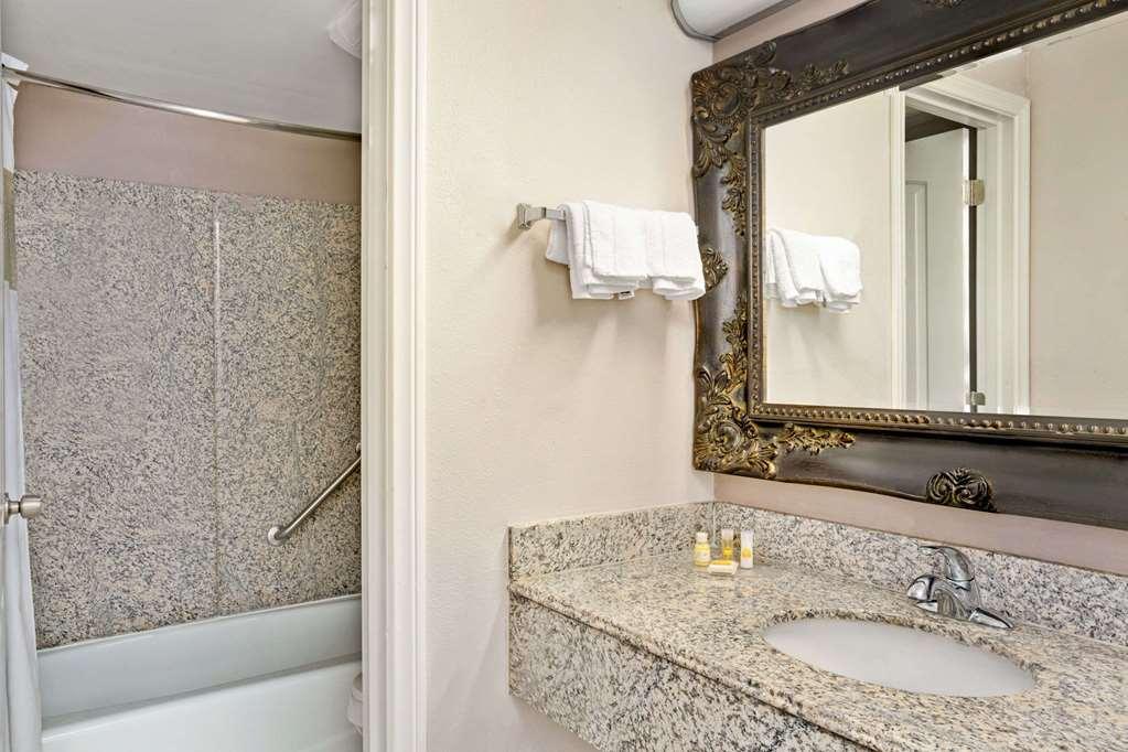 فندق Baymont By Wyndham College Park Atlanta Airport South المظهر الخارجي الصورة