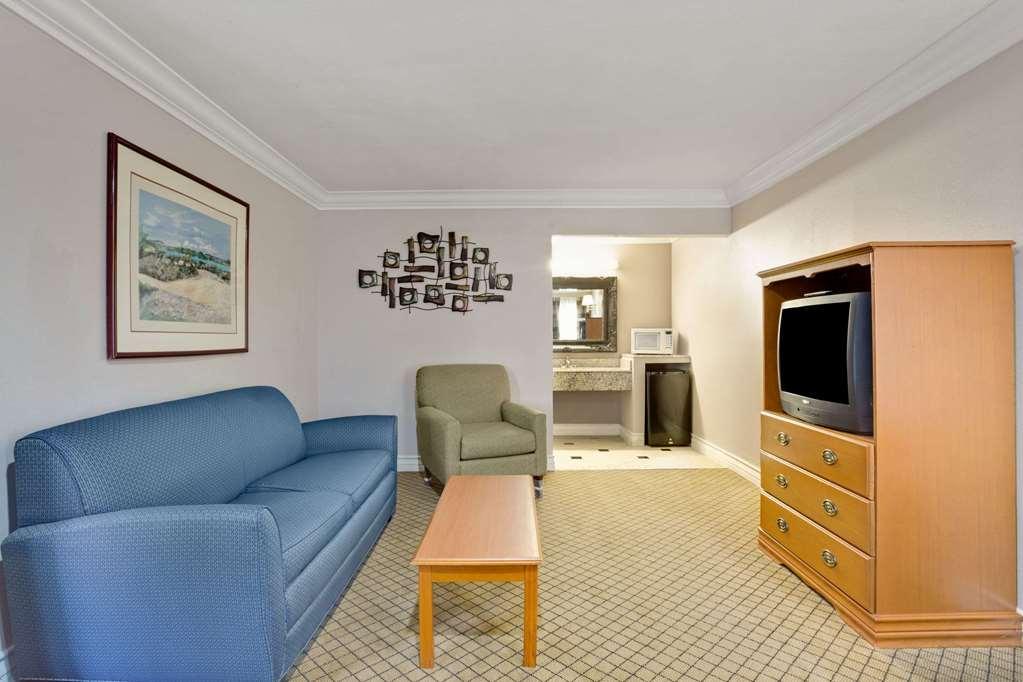 فندق Baymont By Wyndham College Park Atlanta Airport South المظهر الخارجي الصورة
