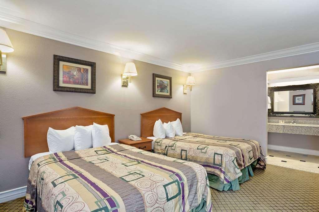 فندق Baymont By Wyndham College Park Atlanta Airport South المظهر الخارجي الصورة