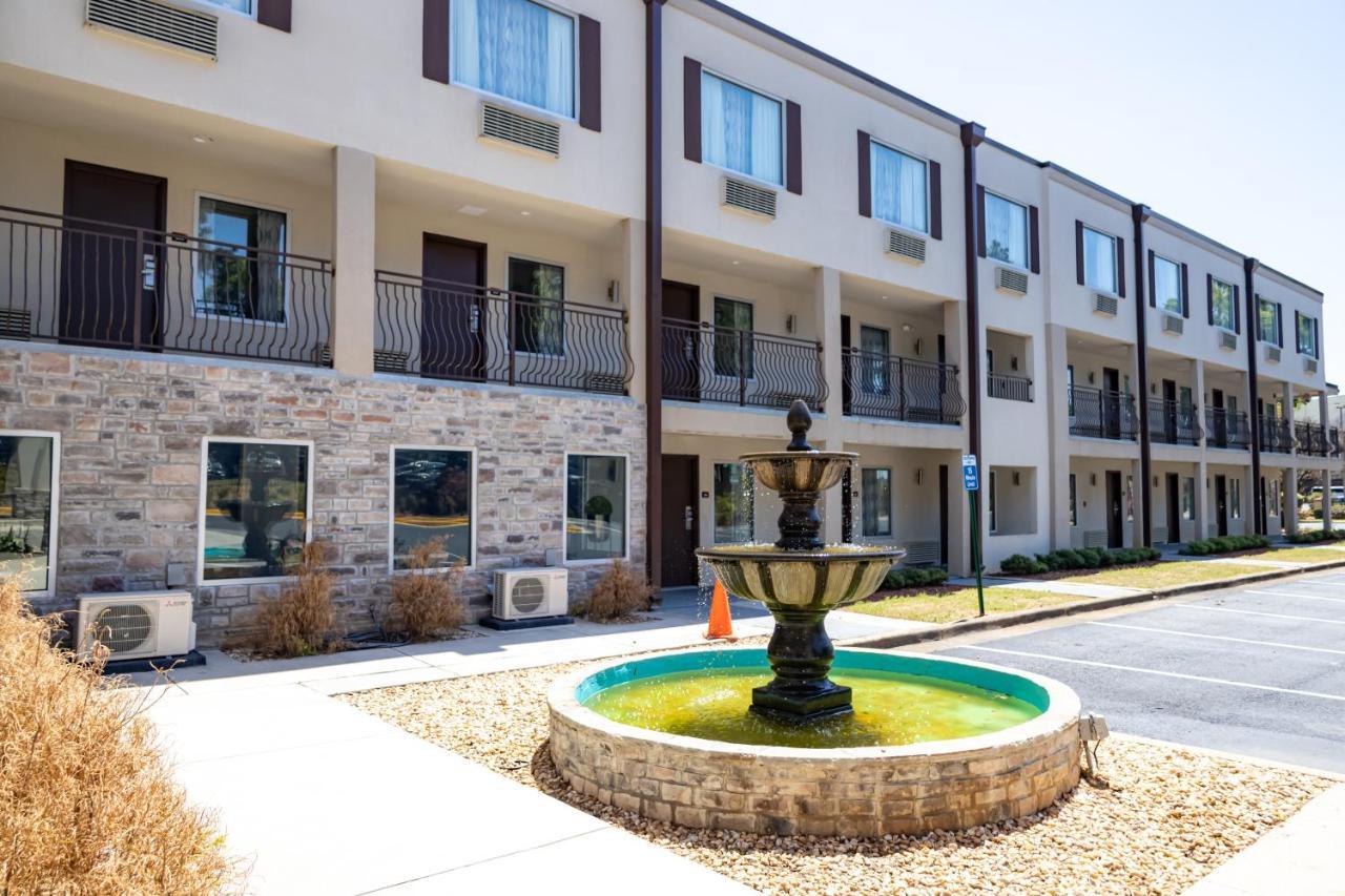 فندق Baymont By Wyndham College Park Atlanta Airport South المظهر الخارجي الصورة
