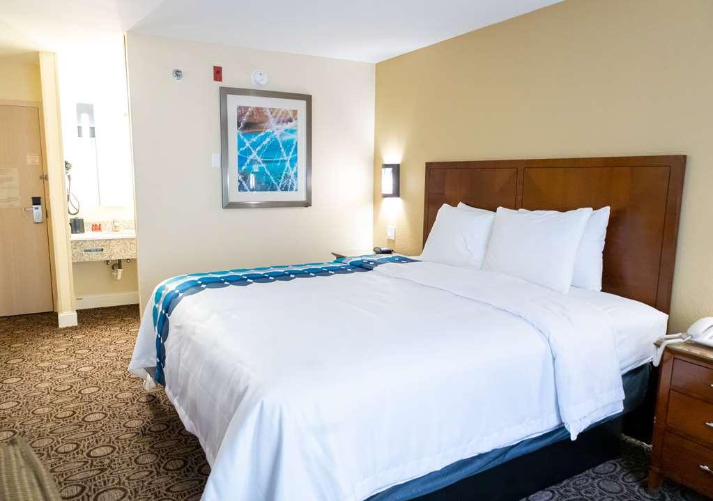 فندق Baymont By Wyndham College Park Atlanta Airport South الغرفة الصورة