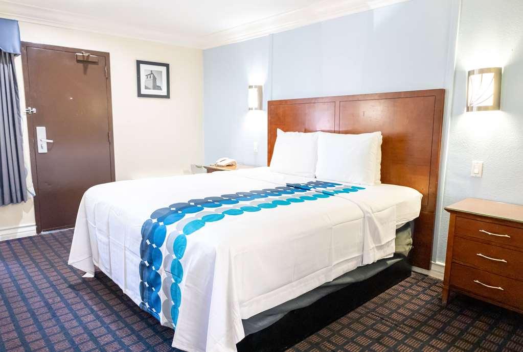 فندق Baymont By Wyndham College Park Atlanta Airport South الغرفة الصورة