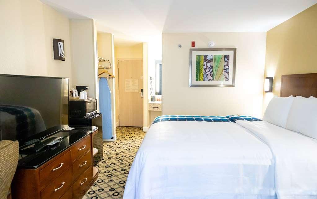 فندق Baymont By Wyndham College Park Atlanta Airport South الغرفة الصورة