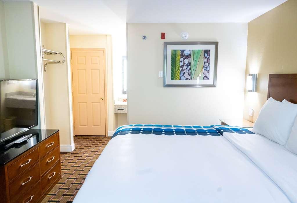 فندق Baymont By Wyndham College Park Atlanta Airport South الغرفة الصورة