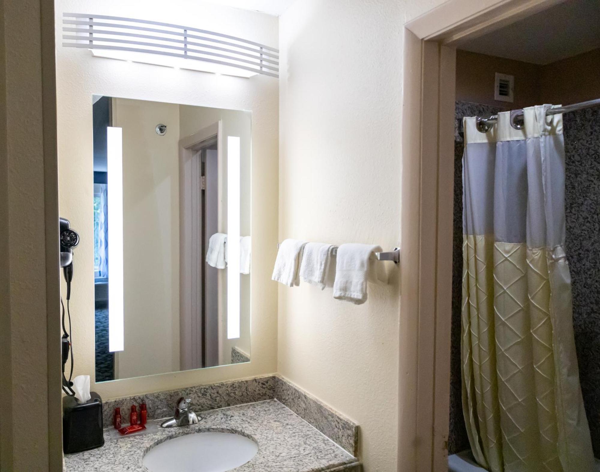 فندق Baymont By Wyndham College Park Atlanta Airport South المظهر الخارجي الصورة