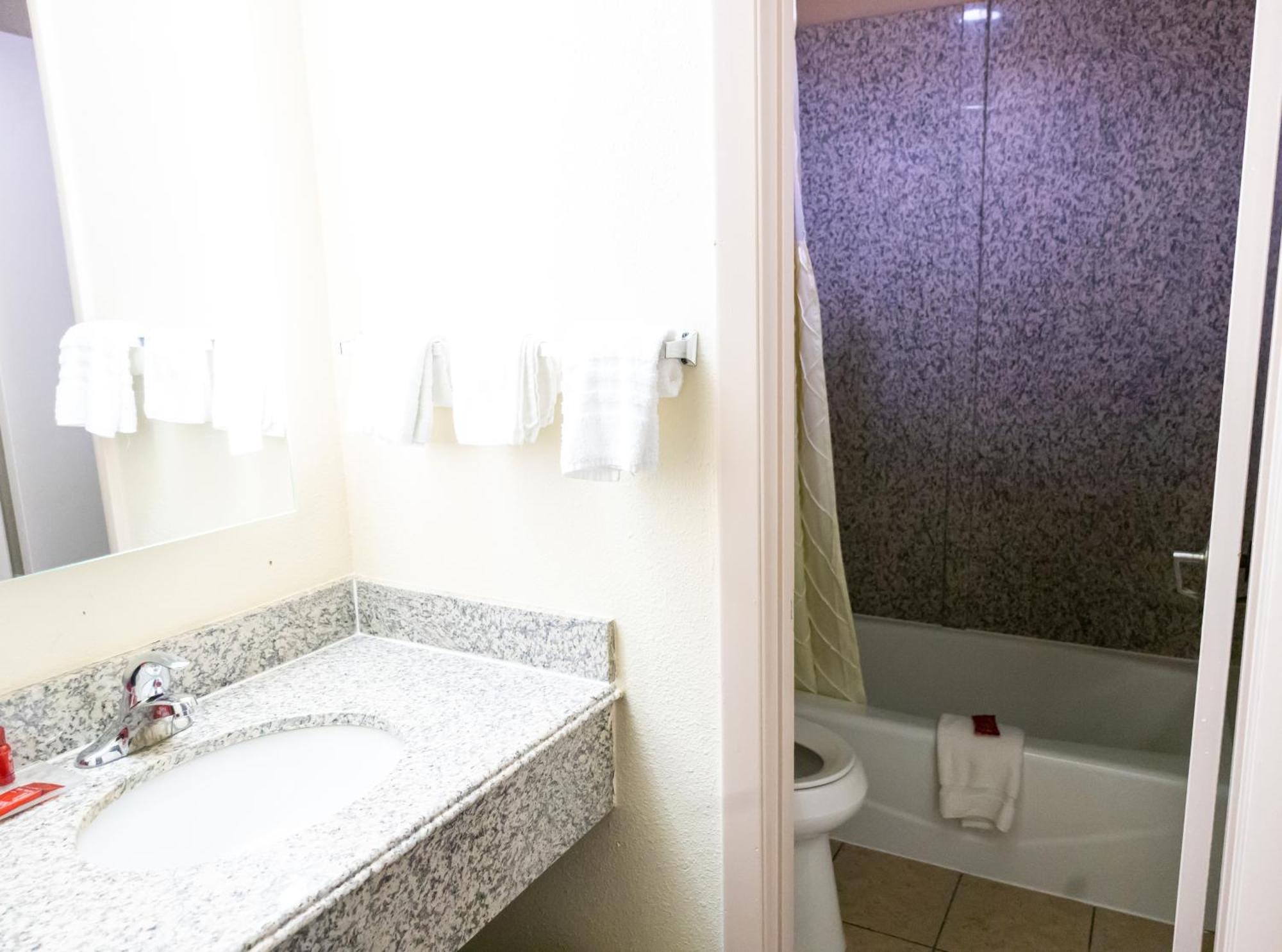 فندق Baymont By Wyndham College Park Atlanta Airport South المظهر الخارجي الصورة
