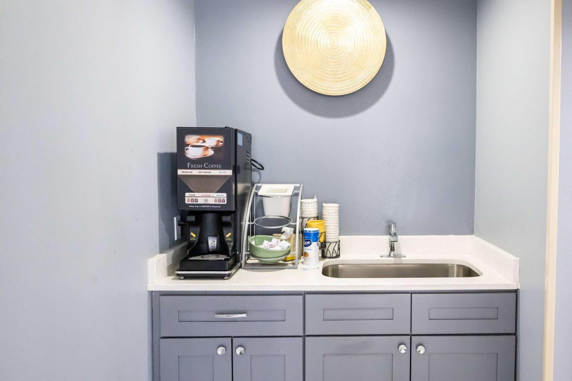 فندق Baymont By Wyndham College Park Atlanta Airport South المظهر الخارجي الصورة